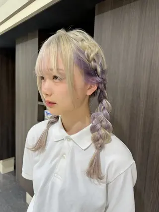 セミロング レイヤー 艶々カラーのヘアスタイル