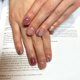 ネイル anyora nail salon所属・大人ワンホン キラキラ／Ayanoのネイルデザイン