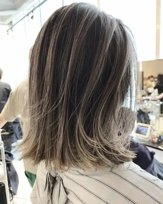 セミロング カラー パーマ ヘアアレンジ 【公式】amble luxe池袋東口🩷のヘアスタイル