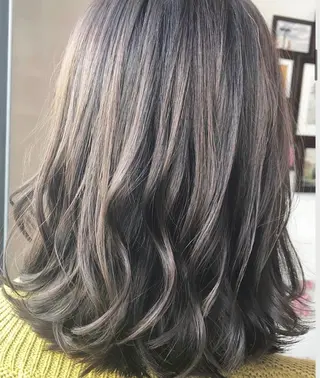 セミロング 大和田 朱美のヘアスタイル