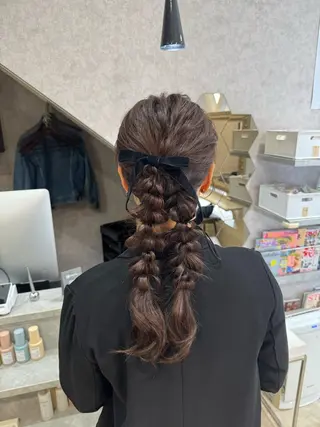 ロング ヘアアレンジ Rio/ヘアセット/ ハイトーンカラーのヘアスタイル