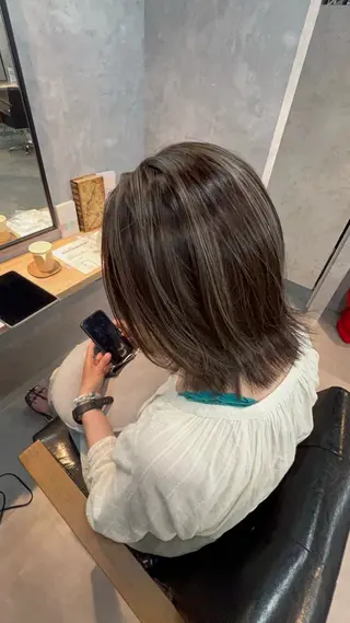 ミディアム motoトップカラー リスト/ブリーチカラのヘアスタイル