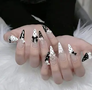 ロング カラー ニュ クインのネイルデザイン