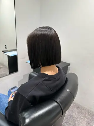 ショート カラー Mio|ぱつっとボブ |髪質改善ストレートのヘアスタイル