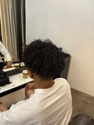 ショート パーマ メンズ RONND   Weg所属・海瑠万／メンズパーマ ／ブリーチ／フェードのヘアスタイル