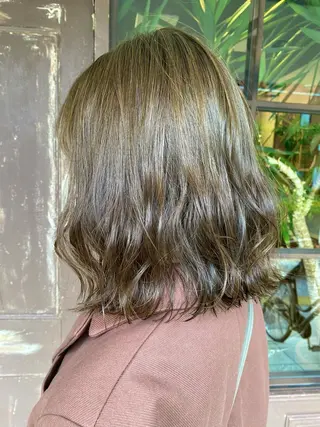 ミディアム カラー 川越 輝梨奈のヘアスタイル