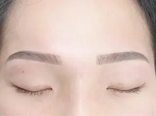 アイブロウ 尾上 茉由のマツエク・マツパデザイン