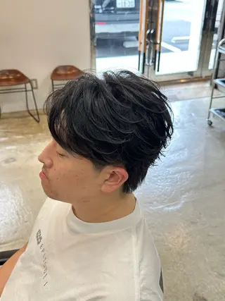 ショート パーマ メンズ 倉持 誠也　フェザーパーマのヘアスタイル