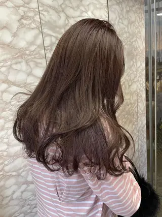 セミロング カラー YEAU　PLUS所属・極上の艶髪 RINAのヘアスタイル