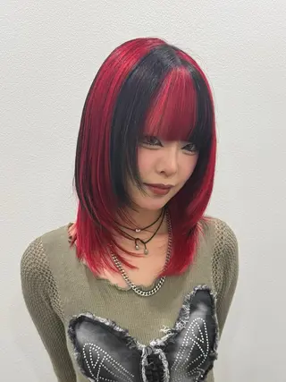 セミロング TAKUMI ハイトーン/ウルフのヘアスタイル