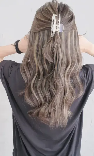 ロング カラー Mariana/ 鶴原-ハイライトのヘアスタイル