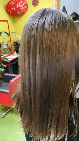 セミロング カラー デザインカラー🏝️ 須賀汐音のヘアスタイル