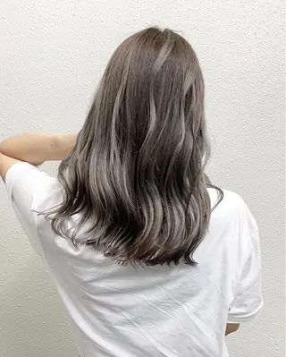 セミロング カラー 髪質改善 M3D aurum 下北沢【アウルム】所属・グレージュ💎 神戸孝哉のヘアスタイル