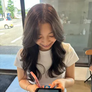 ロング カラー 小木曽 里華のヘアスタイル