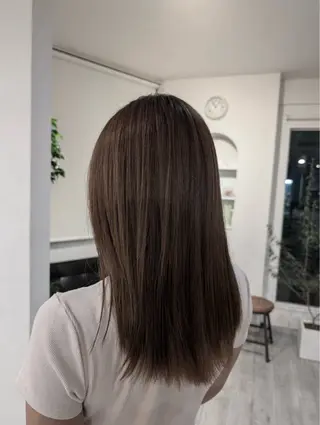はしもとひより/ 艶カラー/ストレートのヘアスタイル