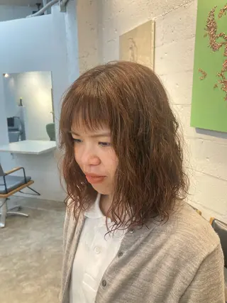 ミディアム パーマ 久貝 莉子のヘアスタイル