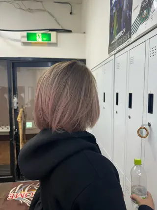 ミディアム apollo 横浜所属・横浜🦋ハイトーン 🫐シャドウルーツのヘアスタイル