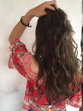 ロング カラー 伊藤 優希のヘアスタイル