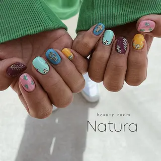 ネイル マツエク・マツパ アイブロウ beautyroom Naturaのネイルデザイン