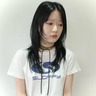 ミディアム カラー nonoka オリーブ/レイヤーのヘアスタイル