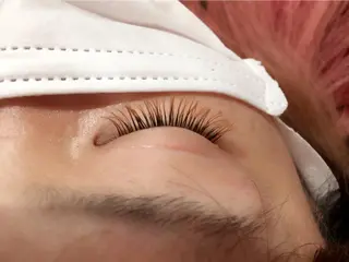 マツエク・マツパ due hair 京都駅前店 MILBON オージュア認定サロン【デューヘアー】所属・ハイトーンブリーチ 土坂　由志【京都】のヘアスタイル