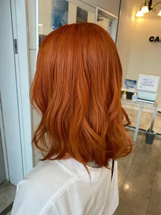 セミロング 白髪ぼかしハイライト めさきすずなのヘアスタイル