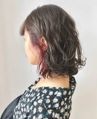 ミディアム カラー 岩田 萌那のヘアスタイル