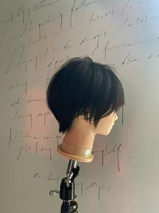 ショート カラー 鳴海 稜真のヘアスタイル