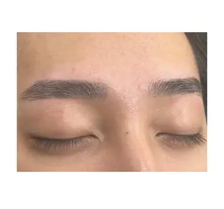 アイブロウ BUBBLES所属・バブルス サラの眉毛・アイブロウイメージ