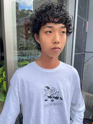 ミディアム パーマ メンズ アトム/ウルフ パーマ/レイヤーのヘアスタイル