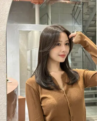 セミロング カラー SALOWIN表参道　arist店所属・柔らか透け感カラー 🌿ムロヤリョウスケのヘアスタイル