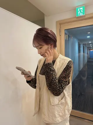 ショート カラー 梅田／ベージュ レイヤー／ヌマタのヘアスタイル