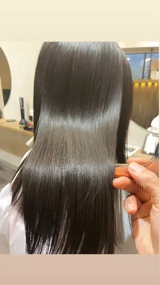 カラー 博多ブリーチ× 透明感/縮毛矯正のヘアスタイル