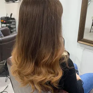 カラー ViVi by freedomのヘアスタイル