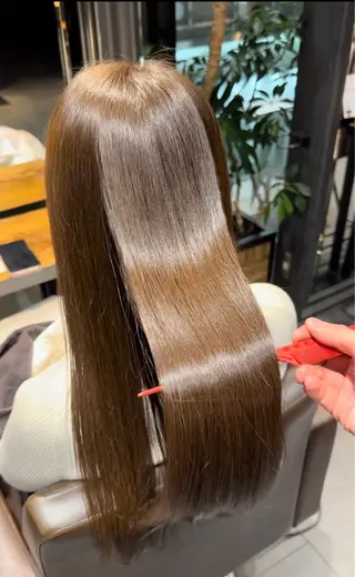 ロング 齊藤政太 顔周り カット 透明感カラーのヘアスタイル