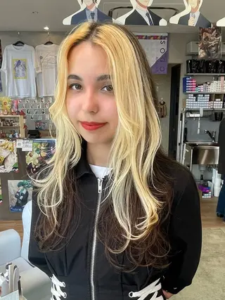 ロング 🍭ハイトーン/ デザインカラー🦄のヘアスタイル