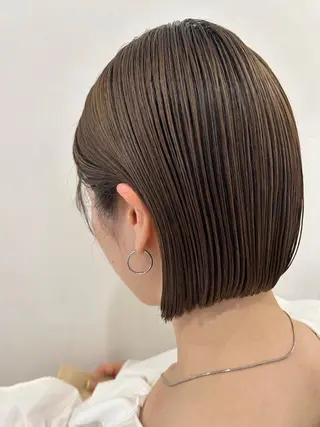 ショート カラー ぱつっとボブ/ 小野あかねのヘアスタイル