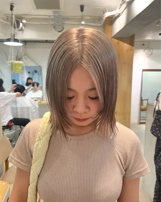 ミディアム カラー ミルクティー× グレージュMOMOのヘアスタイル