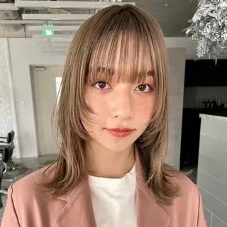 ミディアム カラー 艶髪ハイトーン /髪質改善✨レオンのヘアスタイル