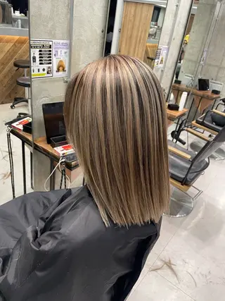 ミディアム 🫧ハイライトカラー 🫧 𝓜𝓘𝓤のヘアスタイル