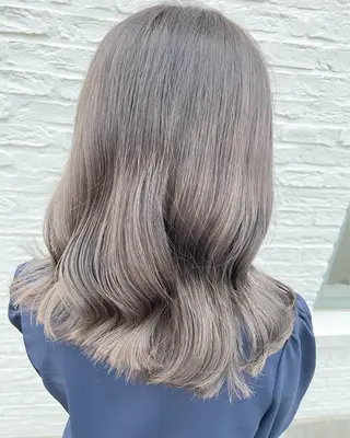 ミディアム ヤナギウチ エリカのヘアスタイル