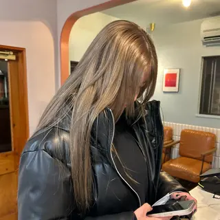 ロング カラー MUKU 市川 莉花のヘアスタイル