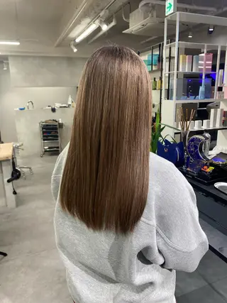 ロング カラー レイヤー・ブリーチ kiyotoshiのヘアスタイル