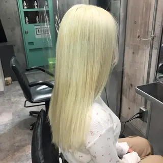 ロング カラー ホワイト&レイヤーカ ットエクステ長畠俊輔のヘアスタイル