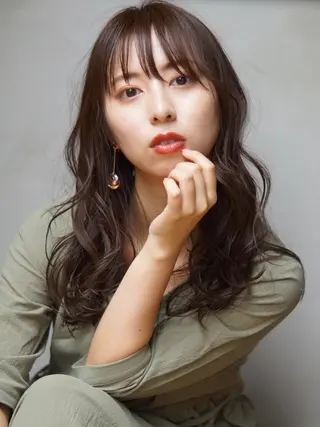 ロング hoNua. 栄/透明感カラーのヘアスタイル