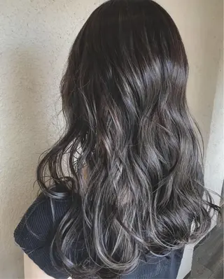 ロング カラー 磧本 祐里恵のヘアスタイル