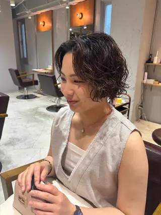 ショート カラー パーマ mei｜顔まわり ×透明感カラーのヘアスタイル