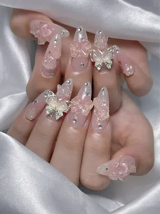 ネイル LEELA NAIL STUDIO所属・LEELA NAIL STUDIOのネイルデザイン
