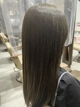 ロング カラー 城 梨音のヘアスタイル