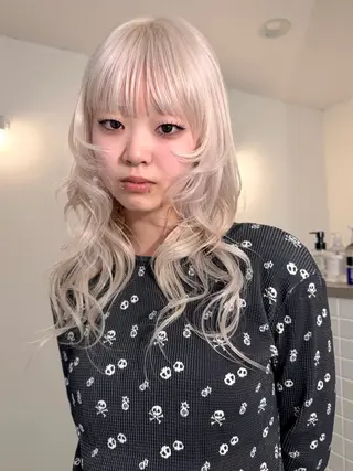 ショート カラー ミルクティーレイヤー Kaito🐩/栄のヘアスタイル